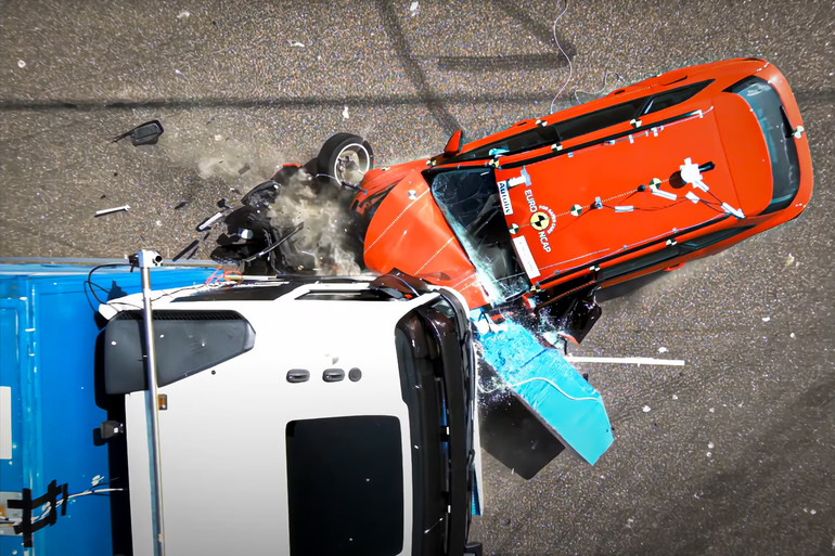 유로 NCAP(유럽 안전평가 프로그램)이 처음으로 실시하는 트럭 안전테스트에서 메르세데스-벤츠트럭을 비롯해 볼보트럭, 만트럭 등 7개 트럭 브랜드 제품들을 지정하고 본격적인 고강도 평가 프로그램이 실시된다.