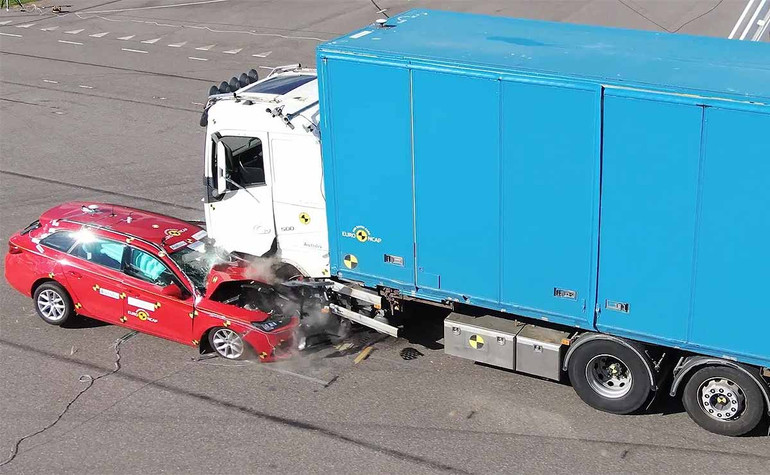 이번에 시행되는 트럭 안전테스트의 경우에는 기존 테스트들보다 한 차원 높은 고강도 테스트로 진행된다. 때문에 선정된 트럭 브랜드들이 광고와 같이 진짜 안전성을 증명하게 되는 만큼 사활을 걸 수밖에 없다.