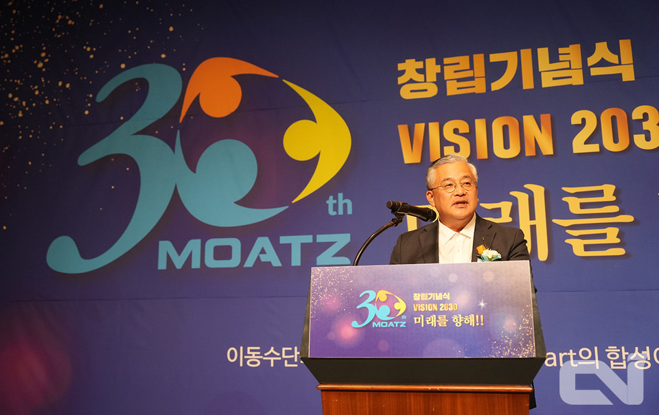 이상열 한국자동차제작자협회 회장이 창림모아츠 30주년을 축하하는 축사를 진행하고 있다.