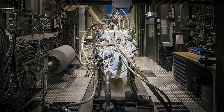 만트럭버스의 열병합 발전을 지속 가능하게 만드는 고정형 수소엔진