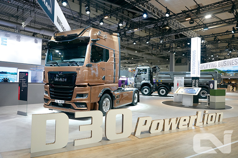 트라톤 그룹 내 기술이 집약된 차세대 엔진 플랫폼 ‘D30’ 디젤 엔진이 장착된 만트럭 TGX 모습.