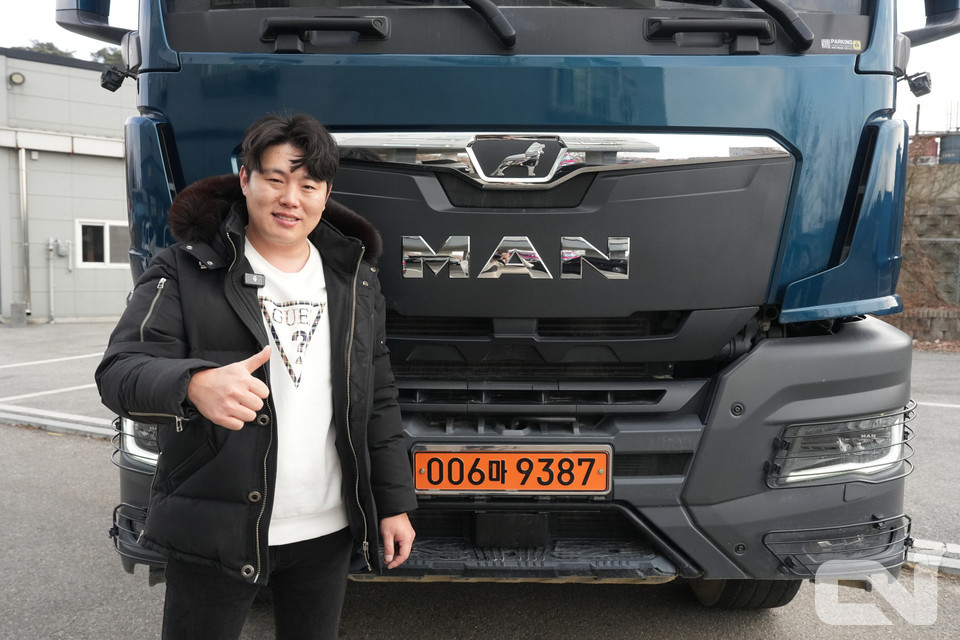 생업과 함께 꾸준한 건강관리를 한 덕에 전 사장은 현재는 건강을 완전히 되찾았고, 지금, 그는 세 번째의 만 덤프트럭을 구입, SK반도체 공장의 건설 현장을 누비고 있다.