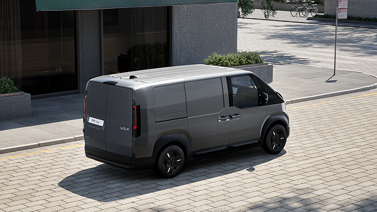 양문형 테일게이트를 적용한 PV5 카고 모델의 측후면