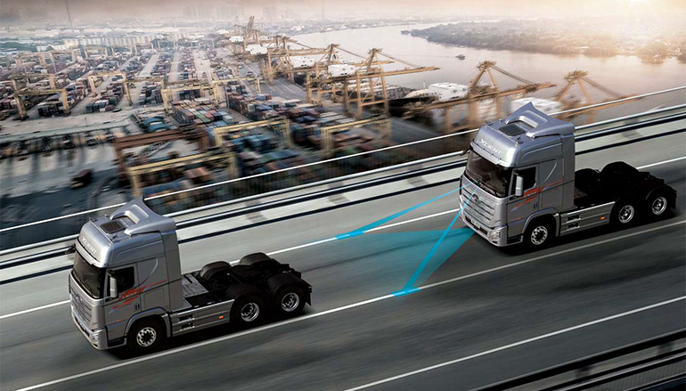 화물차 운전자 안전 및 편의성 강화를 위해 ‘전방충돌방지장치(FCW)’와 ‘차선이탈경고장치(LDWS)’도 기본 탑재한 엑시언트 프로 트랙터.