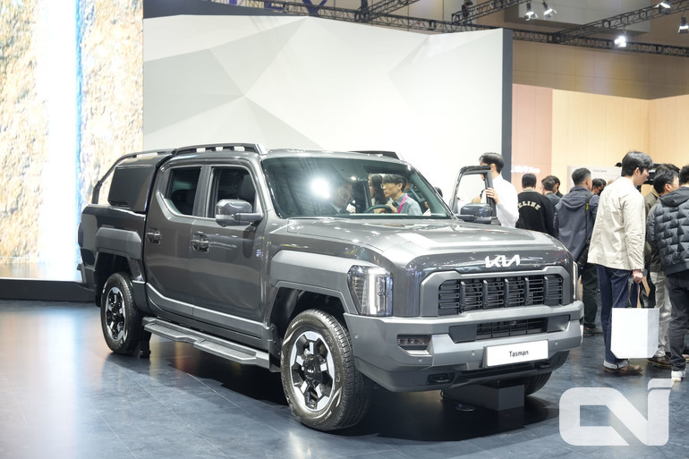 기아 최초 픽업트럭 '타스만'도 이 날 함께 공개돼 픽업트럭 시장에서의 치열한 경쟁이 예상된다. 