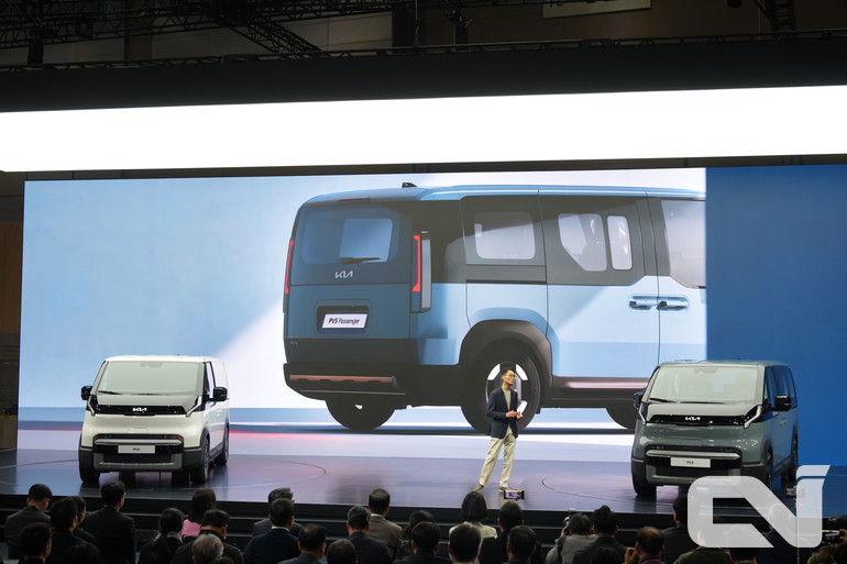 국내 최초의 목적기반 모빌리티(PBV) 'PV5'의 양산형 모델이 국내 최초로 공개됐다. 