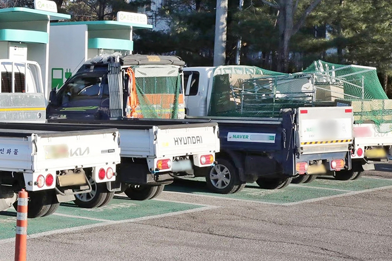 고속도로에 마련된 전기 충전소 부족으로 인해 전기트럭 차주들은 불편함을 토로하곤 했다. 