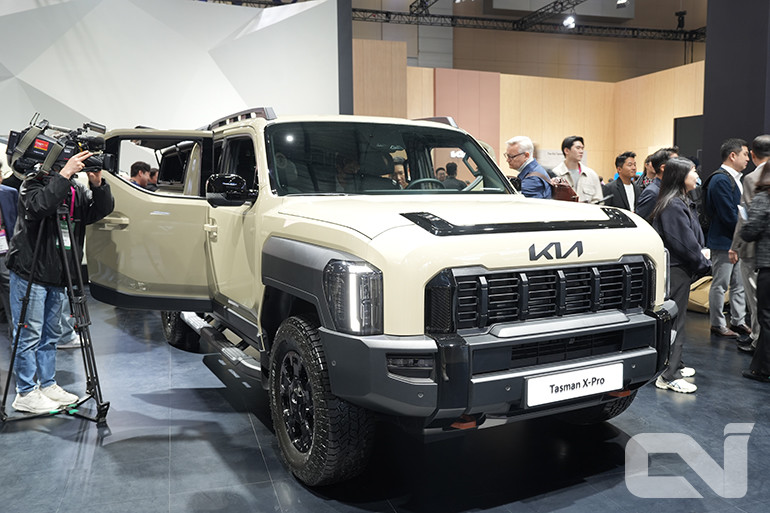 오프로드 주행을 위한 '타스만 X-프로' 모델의 모습