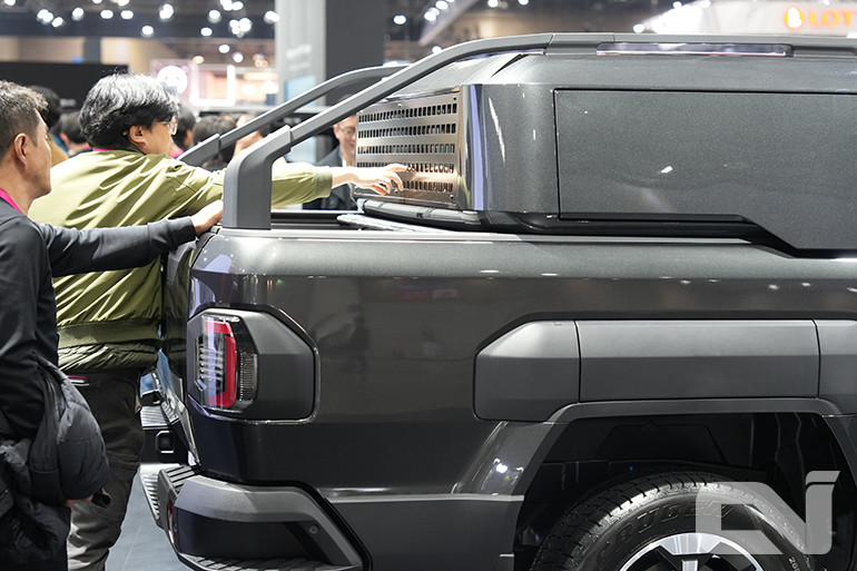 적재함에 장착할 수 있는 순정 악세서리 옵션를 통해 선택지를 더했다. 