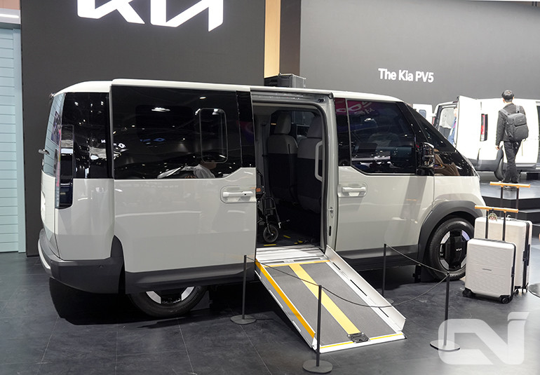 교통약자의 이동 편의성을 위해 개발된 'PV5 WAV(Wheelchair Accessible Vehicle)'