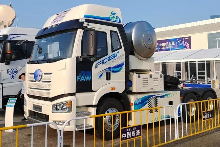 CASC가 공개한 총중량 40톤급 수소트럭의 모습