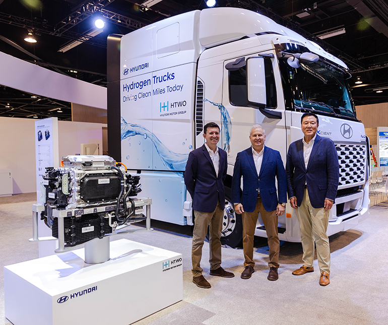 (왼쪽부터) 제롬 그레주아 현대미국기술센터(HATCI) 디렉터, 켄 라미레즈 현대차 글로벌상용&수소사업본부 부사장, 짐 박 현대차 북미법인 상용&수소사업개발담당 전무