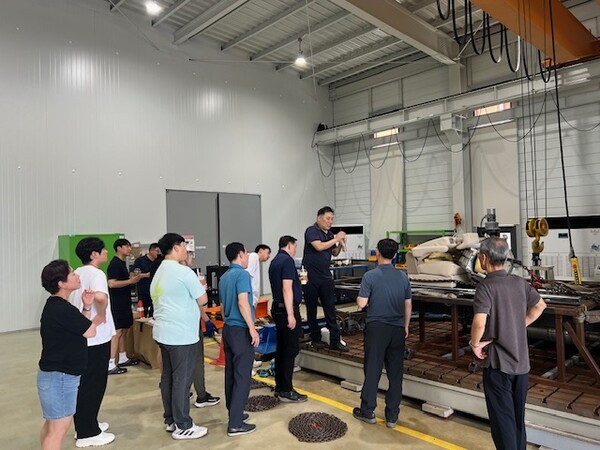 전북자치도 김제시가 첨단특장차 미래차전환 인력양성사업을 본격 추진하기 위해 오는 6월부터 9월까지 총 19번에 걸쳐 600명에 달하는 수강생들에게 교육을 실시할 예정이다. 