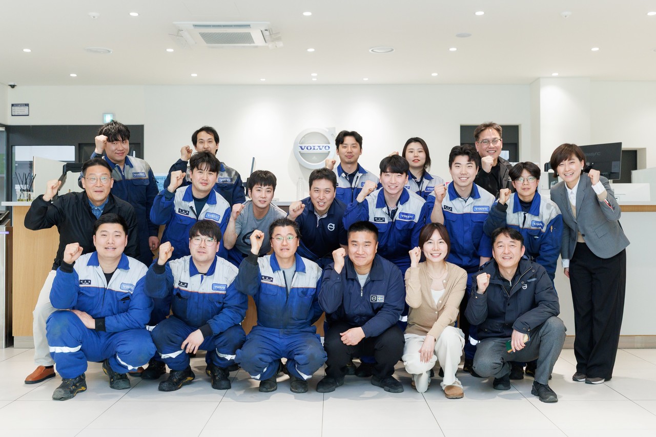 볼보트럭코리아(대표이사 박강석)가 고객 접점에서의 서비스 품질을 높이고, 고객과의 지속적인 소통을 강화하기 위해 전