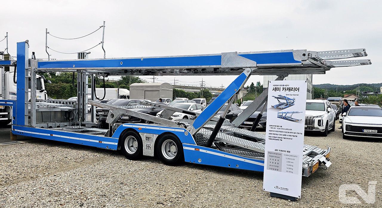 '트랙터-트레일러' 형태의 세미 카캐리어는 일본 및 동남아 위주의 수출 시장을 노린다.  