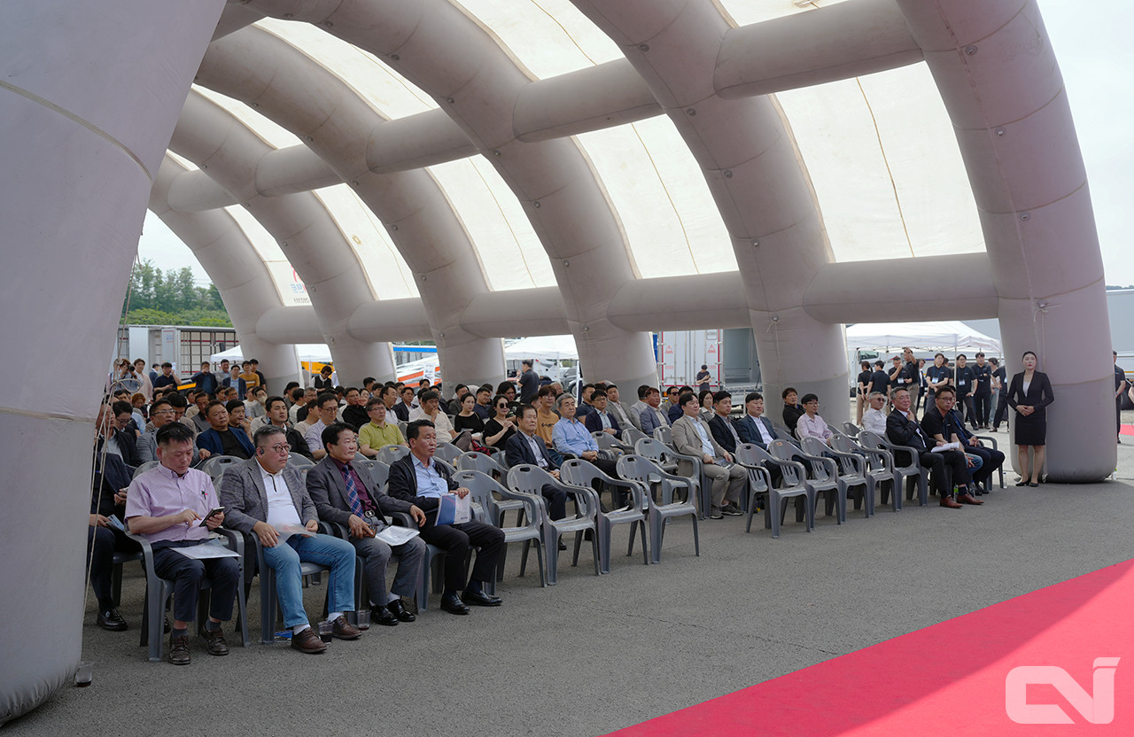 이번 발표회에는 국내 물류운송업체 및 특장업체 관계자 등 300여 명이 참석했다.