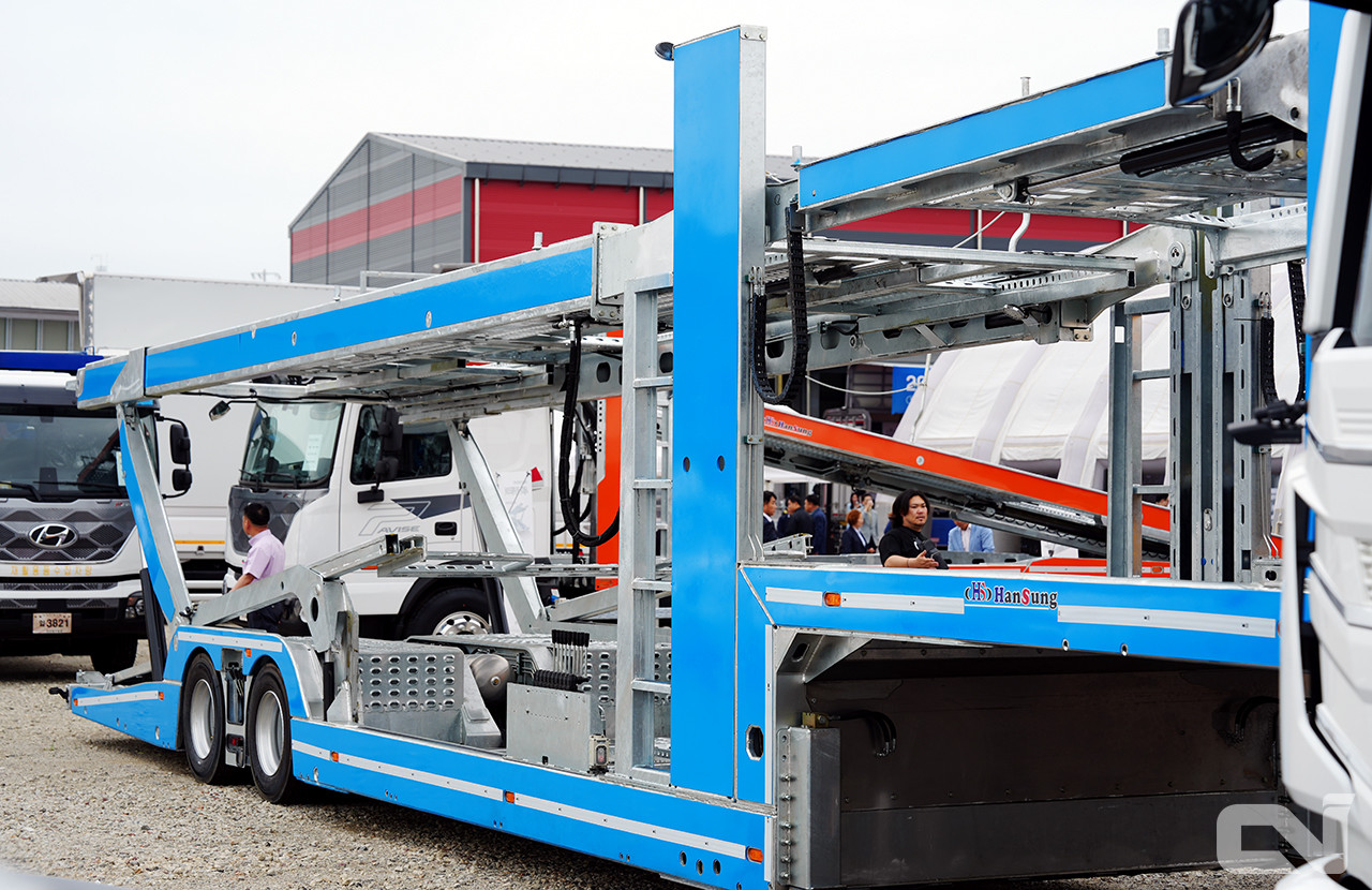 한성특장 신제품 발표회의 한 장면.