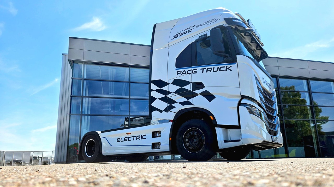 이베코 S-e웨이가 FIA 유럽 트럭 챔피언쉽의 페이스 트럭으로 사용될 예정이다. (사진 : Sustainable Truck & Van)