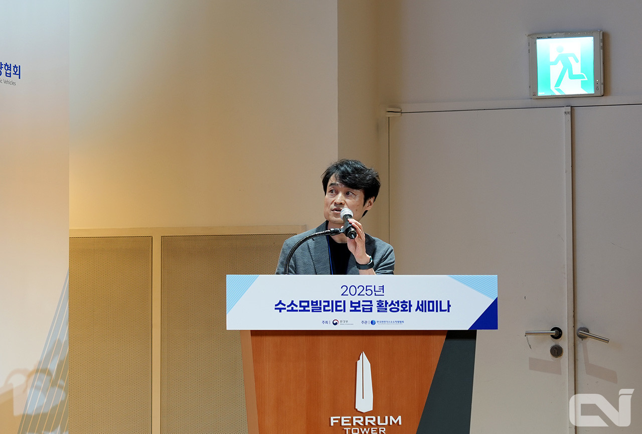 박재근 환경부 대기미래전략과 사무관이 그간 단일 브랜드, 단일 차종에 국한됐었던 수소버스 공급체계에서 벗어나 올해에는 3개 브랜드, 6개 차종으로 수소버스 라인업이 확장될 예정이라고 밝혔다. 