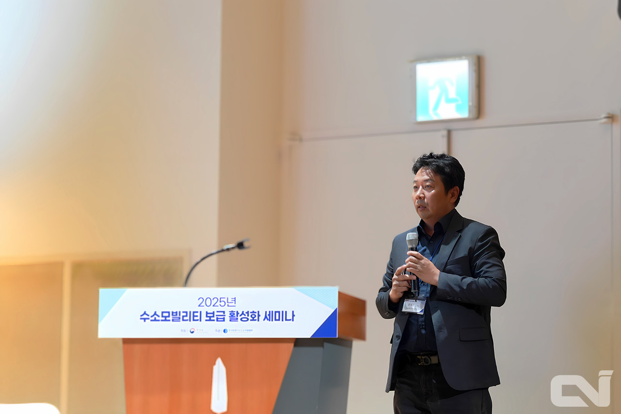 유덕근 HD현대인프라코어 팀장은 수소엔진이 탄소 감축과 함께 총소유비용 절감 효과까지 갖췄다고 설명했다.