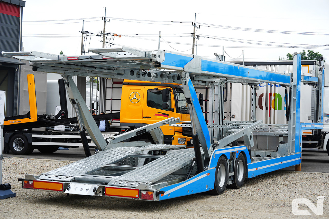 한성특장이 지난달 22일 한성특장 안성공장에서 '한성 세미 카캐리어'를 '신제품 발표회'를 통해 공개했다.