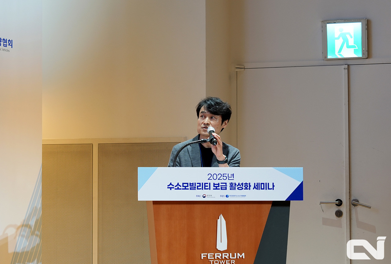 박재근 환경부 대기미래전략과 사무관은 정부가 오는 2030년까지 무공해 상용차의 대중화를 본격 추진할 계획이라고 언급했다.