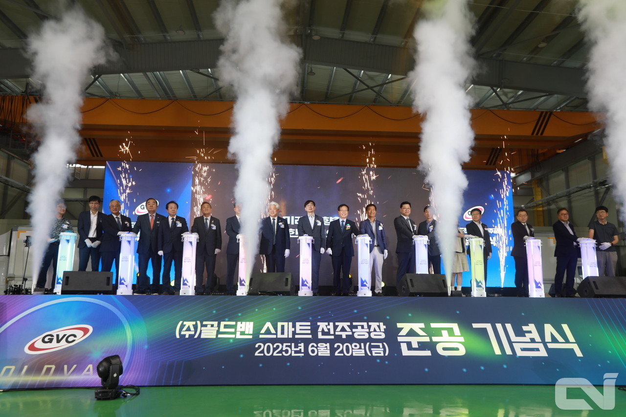 ㈜골드밴의 스마트 전주공장 준공 기념식이 내외빈 관계자 300여 명이 참석한 가운데 성황리에 개최됐다.  