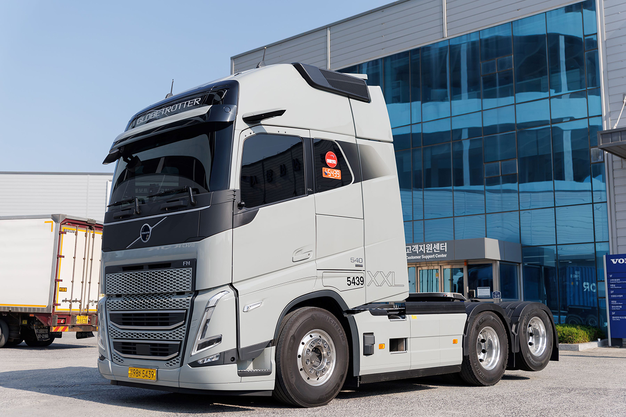 넓은 실내 공간으로 거주성이 향상된 FH 글로브트로터 XXL캡이 국내에 새롭게 선보였다.