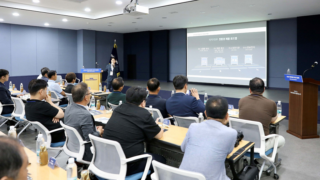 타타대우는 친환경 전기 특장차를 시작으로, 수소트럭 등을 선보여 특장 시장에 대응할 계획이라고 설명했다.  