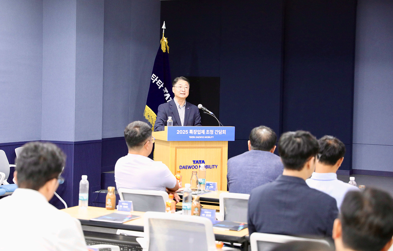 김태성 타타대우모빌리티 김태성 사장이 특장업체 초청 간담회에서 인사말을 하는 모습. 