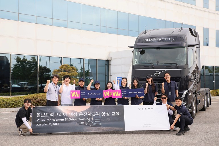 볼보트럭코리아는 제3기 여성 운전자 교육 프로그램 ‘볼보 아이언 우먼’에 참여한 여성 운전자 6명 전원이 교육을 수료했다고 1일 밝혔다.
