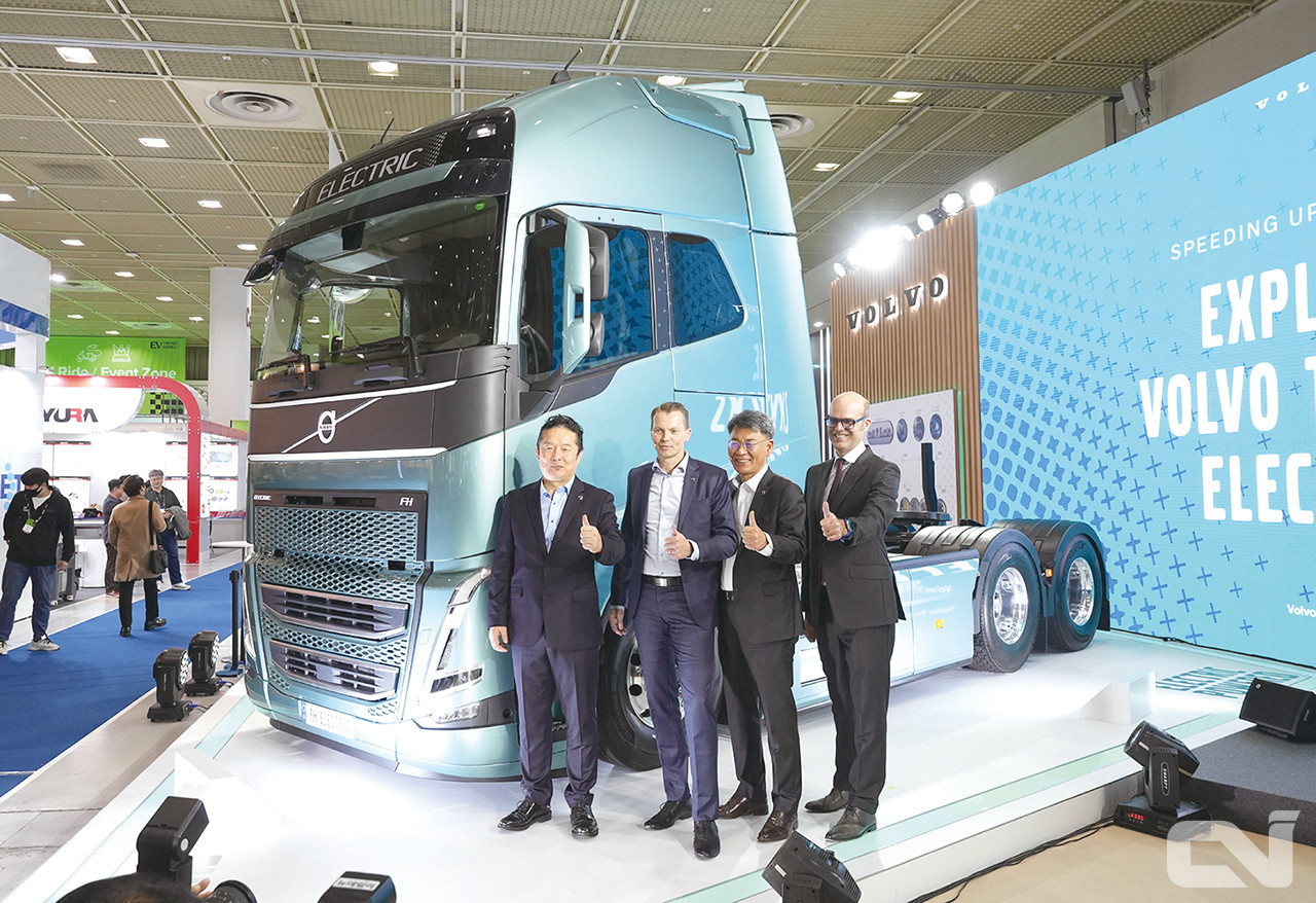 2023년 3월 볼보트럭코리아의 대형 전기트럭 ‘FH 일렉트릭’이 국내 런칭됐으나, 국내 판매를 위한 증 절차를 모두 마쳤음에도 불구하고 국고 보조금이 지원이 안돼 판매에 애로를 겪고 있다.