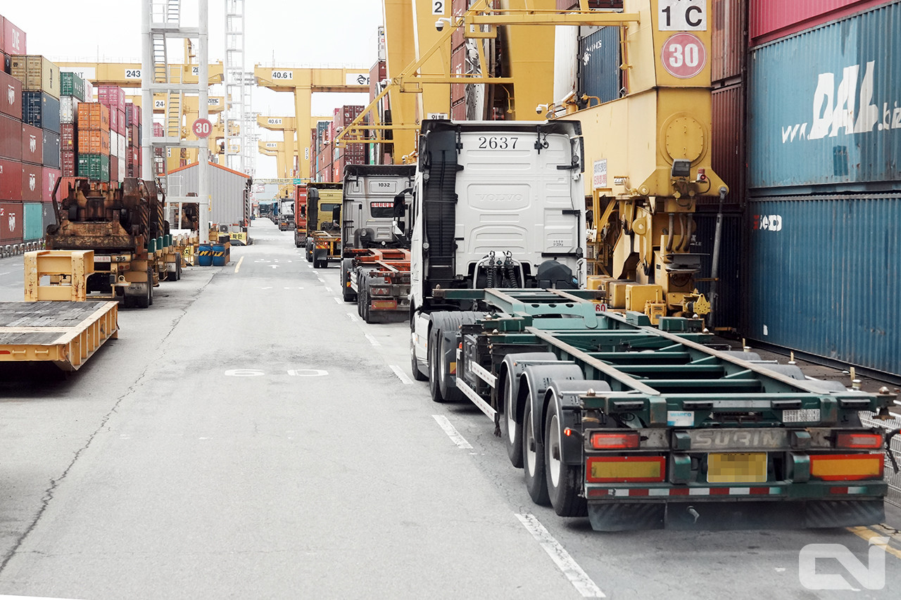 지난해 트레일러의 주력 차종인 ‘컨테이너 섀시’ 트레일러의 판매 급감이 전체 트레일러 시장을 위축시켰다.