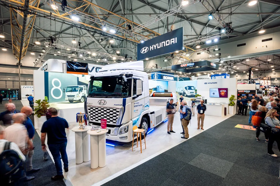 현대차는 2025년 ‘브리즈번 트럭쇼’를 통해 '엑시언트 수소트럭'을 호주 현지에서 처음으로 공개했다.
