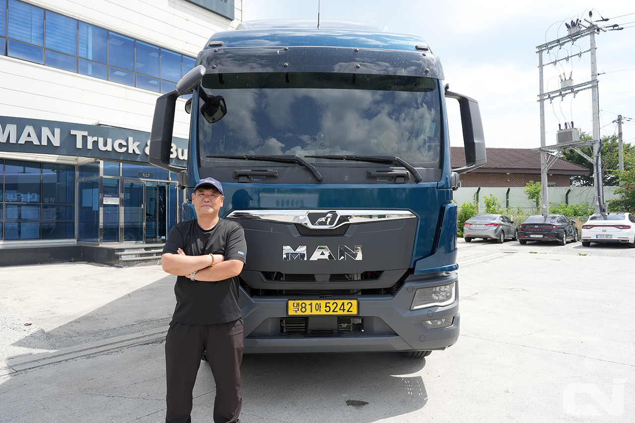 경기도 광주와 대구를 왕복하는 김주환 사장과 만트럭 'TGM 320' 윙바디 차량. 