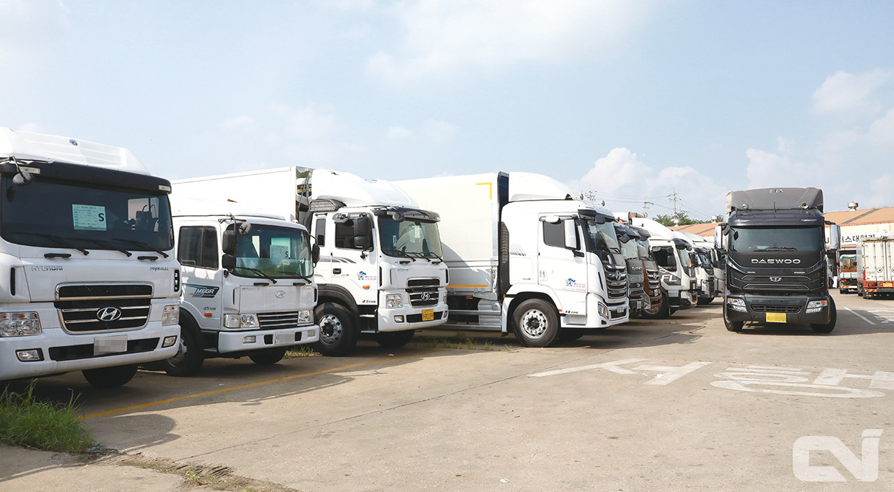  2018년 국내 최초의 준대형 트럭 ‘볼보 FE’와 2019년 현대차의 준대형 트럭 ‘파비스’ 출시 이후, 중고트럭 매매시장에서는 운송 효율을 극대화할 수 있는 준대형·대형 트럭이 강세를 보이는 반면, 중형·준중형 트럭은 약세 흐름이 올해도 지속되고 있다.