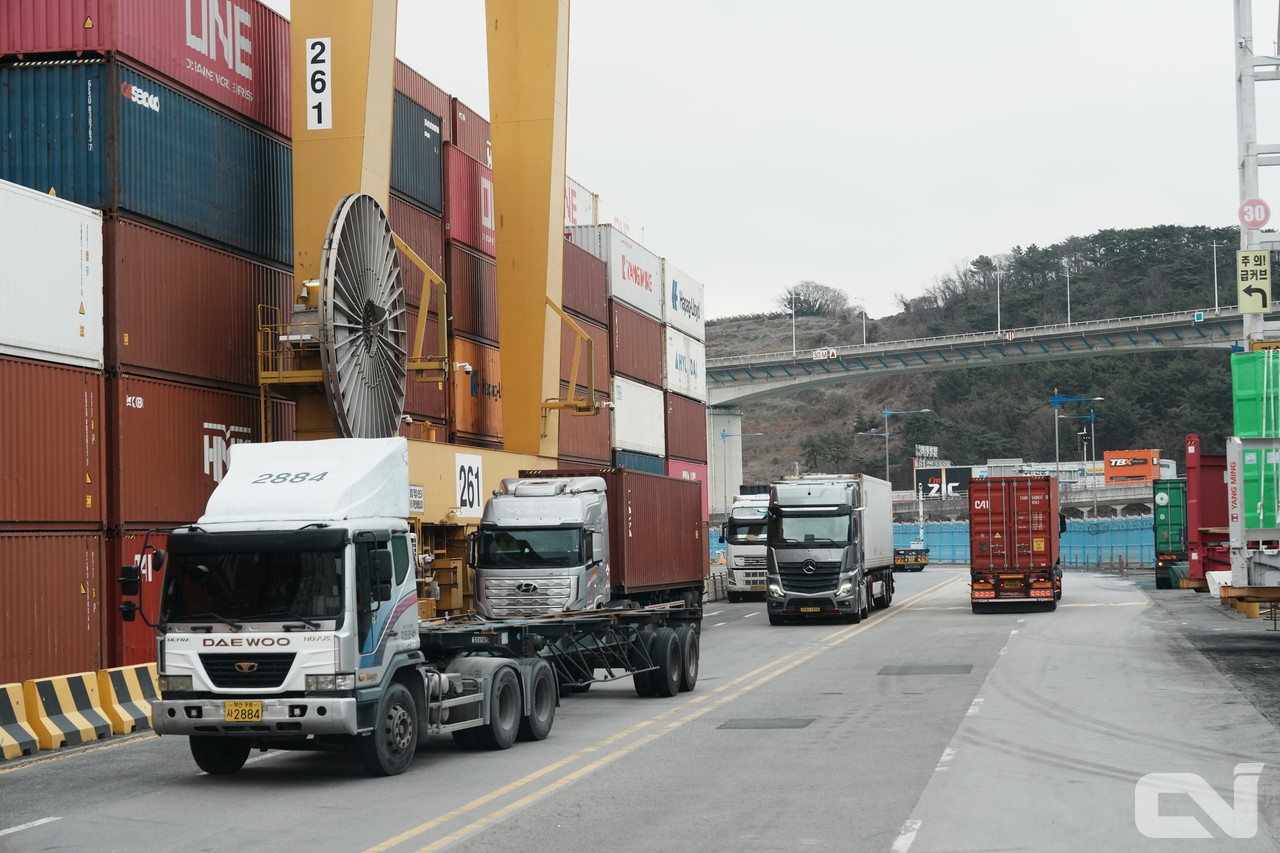 정상화 방안의 두 번째 핵심과제였던 표준운임제 도입은 더욱 극명한 실패 사례를 보여준다. 정부가 안전운임제를 대체하기 위해 야심차게 내놓은 표준운임제는 결국 원점으로 돌아가는 결과를 낳았다.