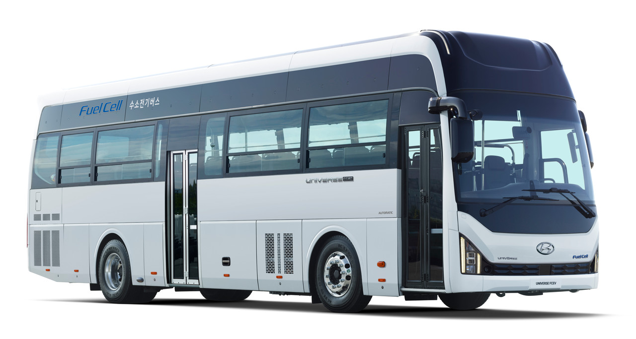 새롭게 출시된 유니버스 수소버스는 기존 11.7m 단일 사양에서, 12m급 프라임 트림을 추가하여 총 두 가지 라인업으로 구성, 조금 더 많은 승객을 수용할 수 있도록 했다.