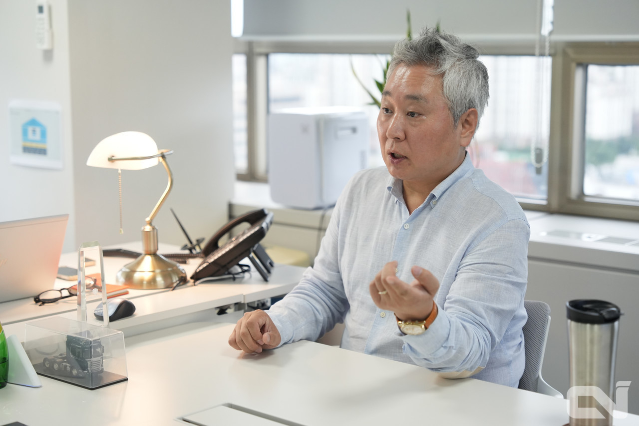 운휴보상보험의 핵심은 예상치 못한 사고로 스카니아 공식 워크숍에서 차량을 수리하는 기간 동안 하루 15만 원씩 보상금을 지급하는 것이다. 연간 500만 원 한도 내에서 최장 4년까지 보장되며 스카니아파이낸셜 금융상품 이용 고객이라면 누구나 무료로 혜택을 받을 수 있다.