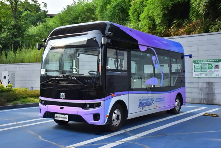중국 CRRC가 개발한 6m급 레벨4 자율주행 미니버스의 모습.