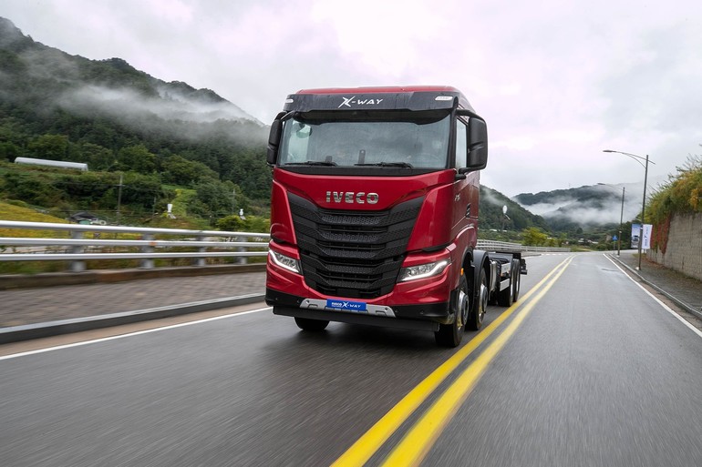 이베코의 대형트럭 라인업 'X-Way'의 모습.