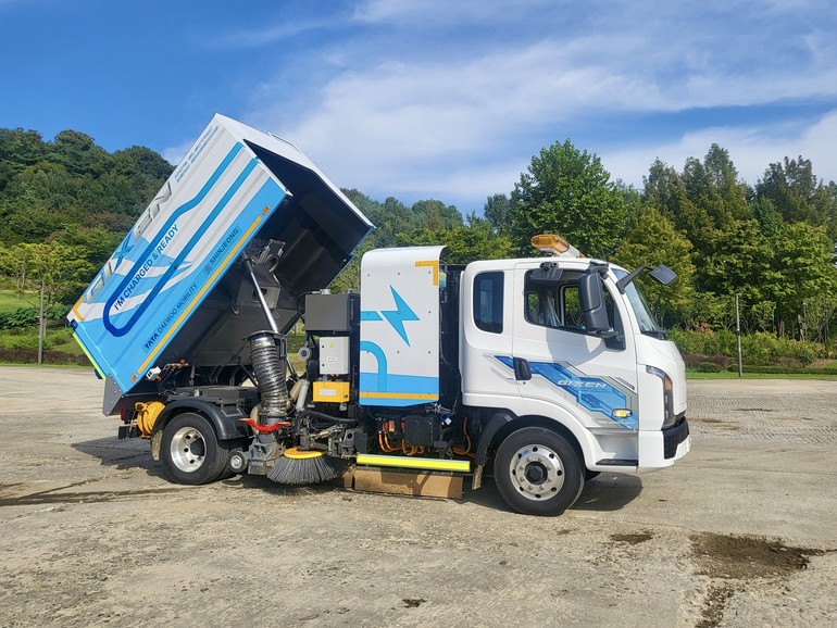 타타대우모빌리티의 노면청소차 모습.