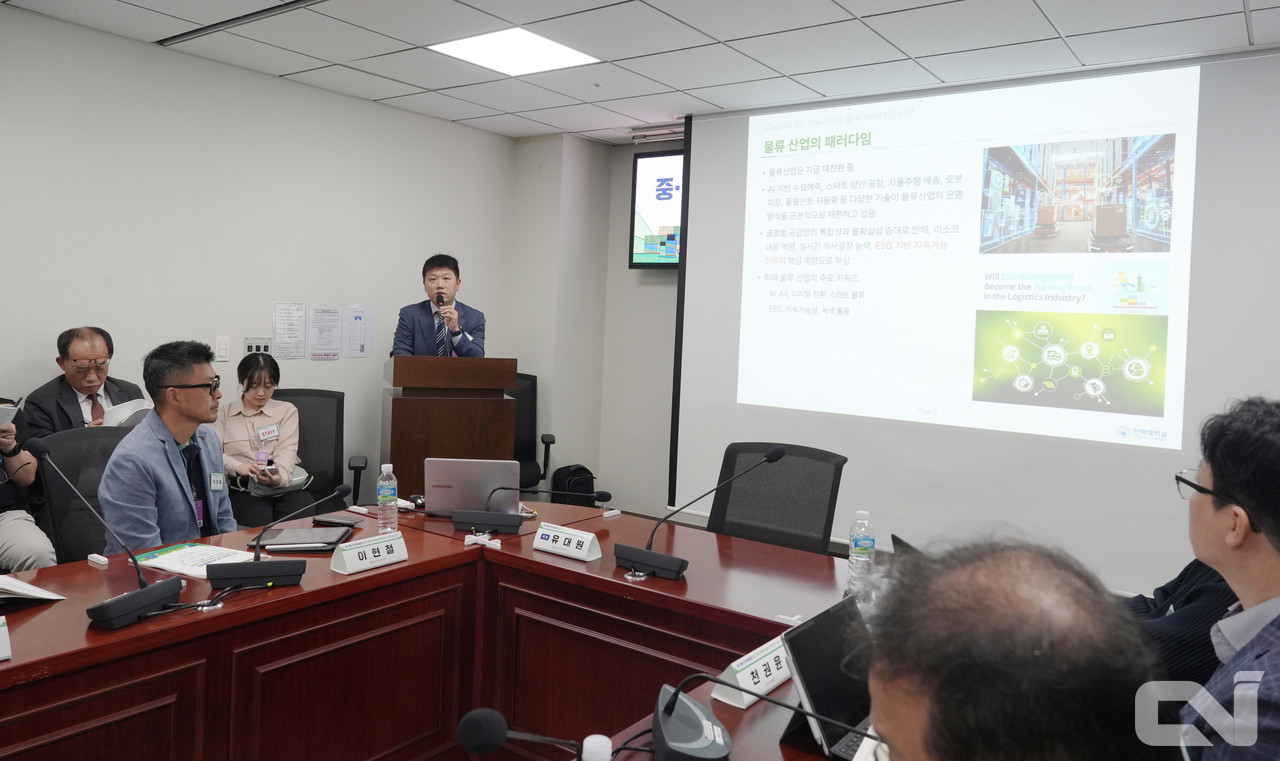 김대진 인하대학교 교수는 국내 정책 실패 사례를 진단하며 ‘ESG(환경, 사회, 지배구조)’ 관점에서 중·대형 전기트럭 보급 필요성과 정부 정책 실패 사례를 지적했다.