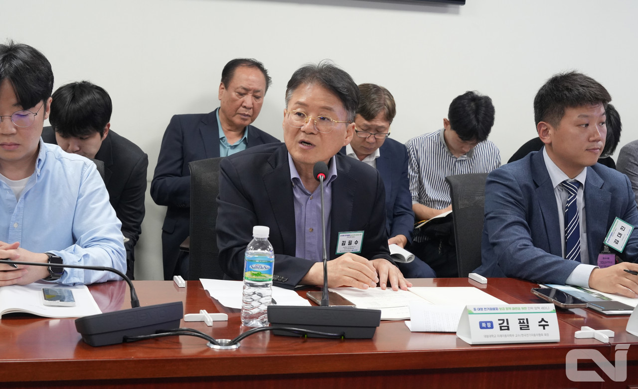 김필수 사단법인 한국전기자동차협회 회장(대림대학교 미래자동차학부 부총장)이 패널 토론의 좌장을 맡아 현장의 절박한 목소리와 구체적인 해법을 전했다.