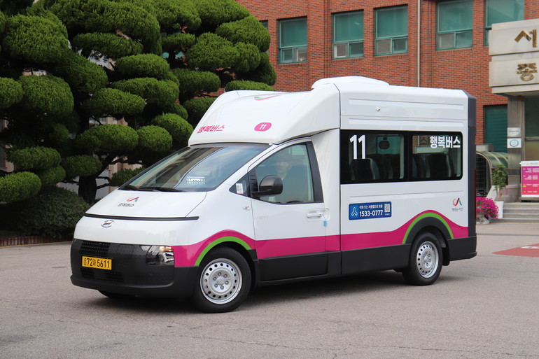 서산시가 국내 최초로 도입한 'CV1 셔틀'의 모습
