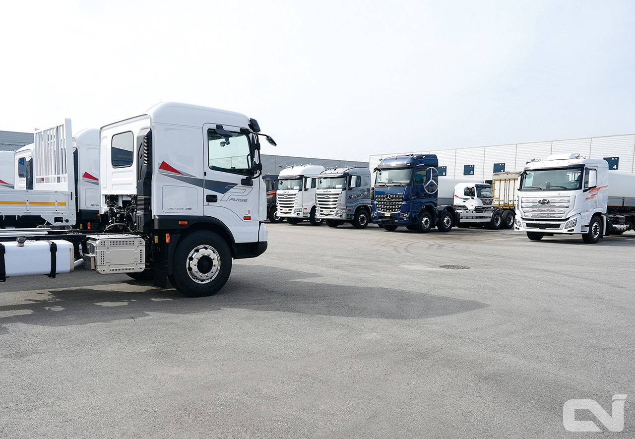 올해 9월까지 판매된 준중형급 이상 트럭(특장차 포함 적재중량 2톤 이상 카고트럭, 견인형 트랙터, 15톤 및 25.5톤, 27톤 덤프트럭, 6㎥ 믹서트럭)은 총 1만 9,568대로, 전년 동기(2만 1,408대) 대비 8.6% 감소했다.