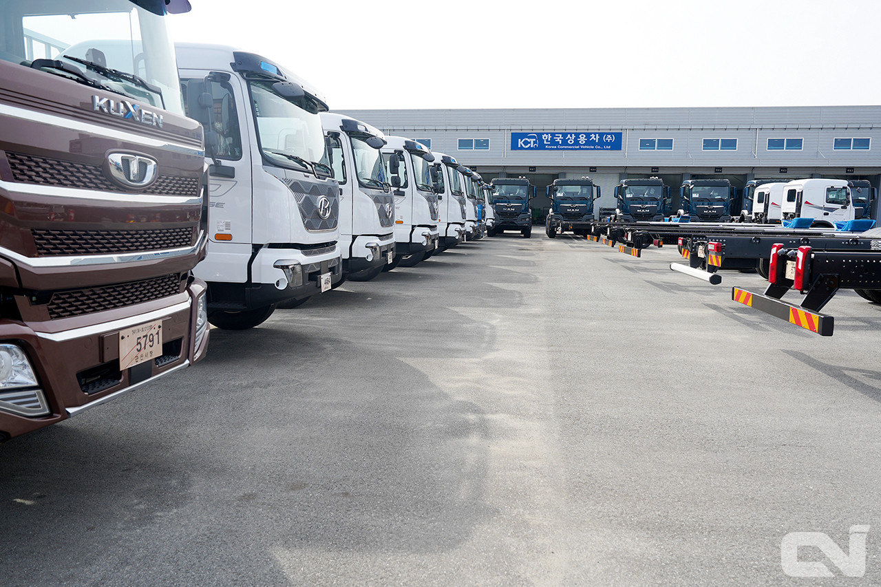 한국상용트럭은 올해로 창립 27년. 사반세기가 넘는 시간 동안 가변축 시스템 및 풀(FULL) 무진동 에어서스펜션을 기반으로 한 특장섀시 개조와 소형부터 중대형까지 각종 특장차를 개발·공급해 오고 있다.