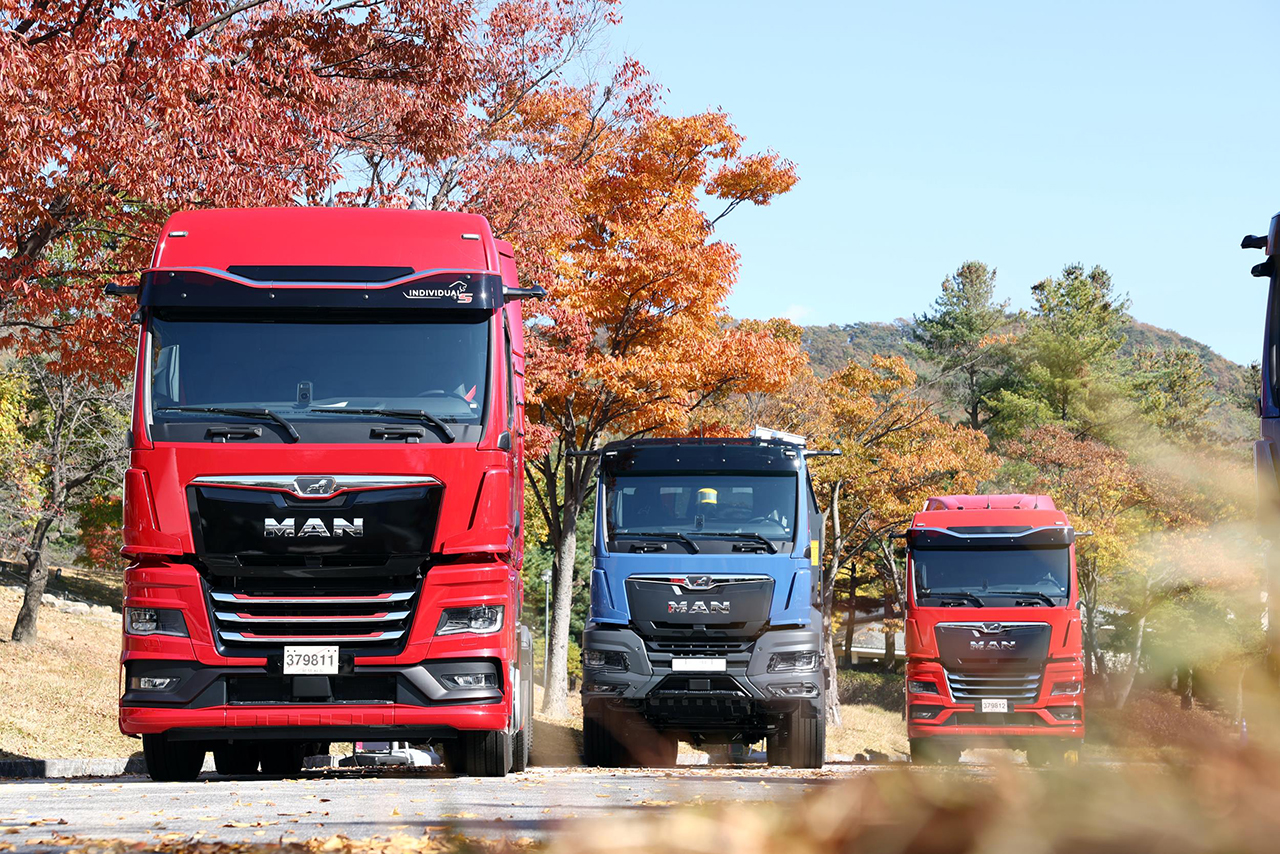 만트럭의 전체 라인업 차량 6대가 전시되어, 고객이 직접 차량을 체험할 수 있도록 했다. 