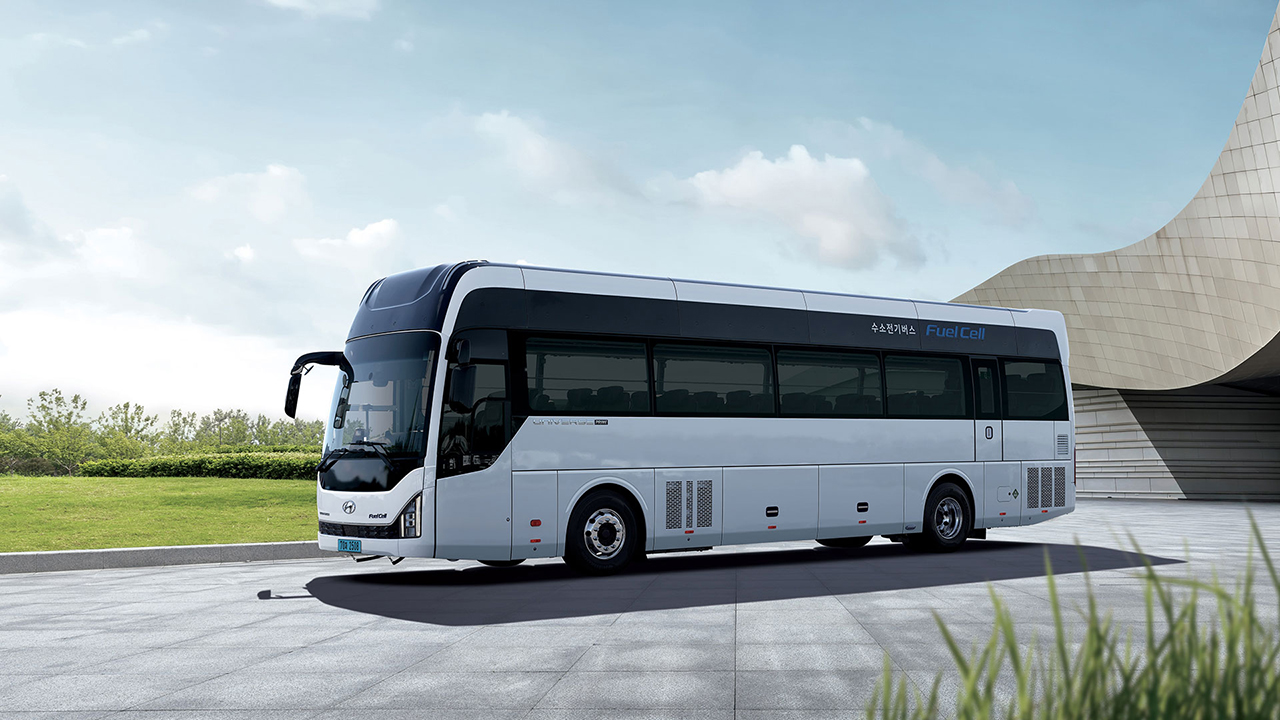 1회 충전시 960km를 주행할 수 있는 현대차 ‘유니버스 수소버스’, 충전 시간이 짧고 주행거리가 길어 향후 도입이 확대될 전망이다.