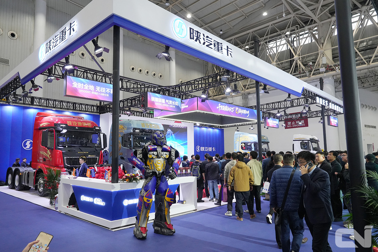 산시자동차(Shacman) 부스 모습. 친환경화 속에서 여전히 디젤트럭이 강세임을 고수하고 있다.